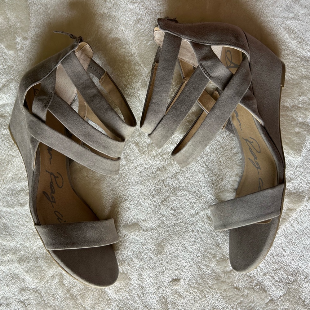 Gray/ beige Strappy Sandals size 9.5